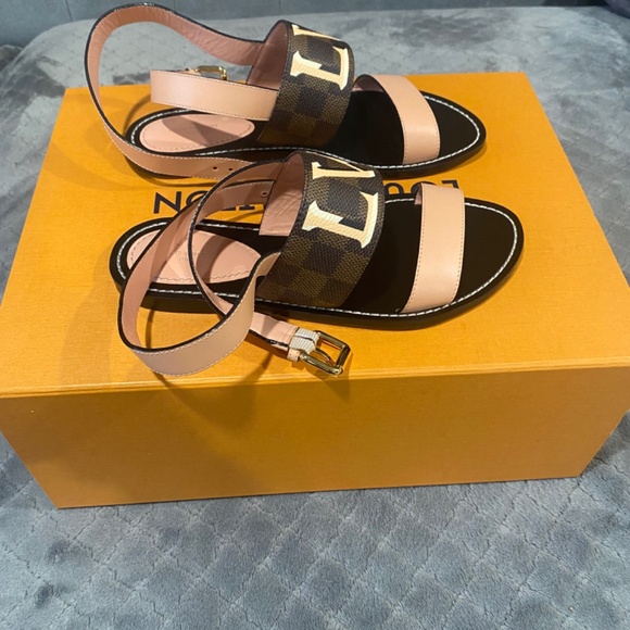 Women's Louis Vuitton Sandals - Picture 5 of 8